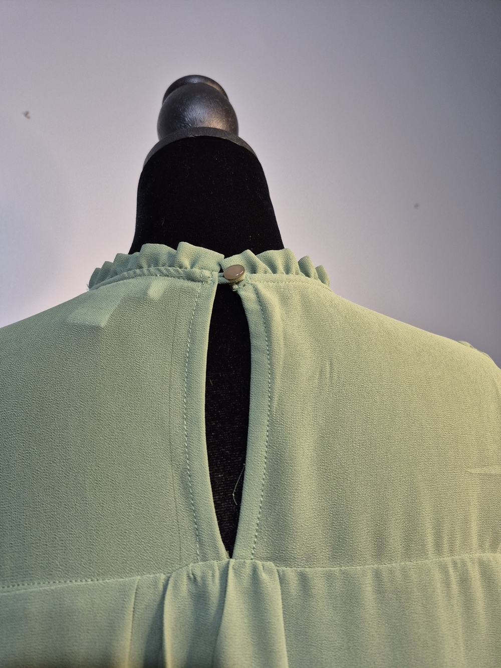 Monteau Sage Green Ruffle Neck Bell Sleeve Blouse Size Large - Picture 5 of 6